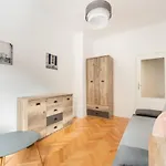 Plac Zbawiciela 3-Bedroom Apartment