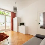 Plac Zbawiciela 3-Bedroom Apartment