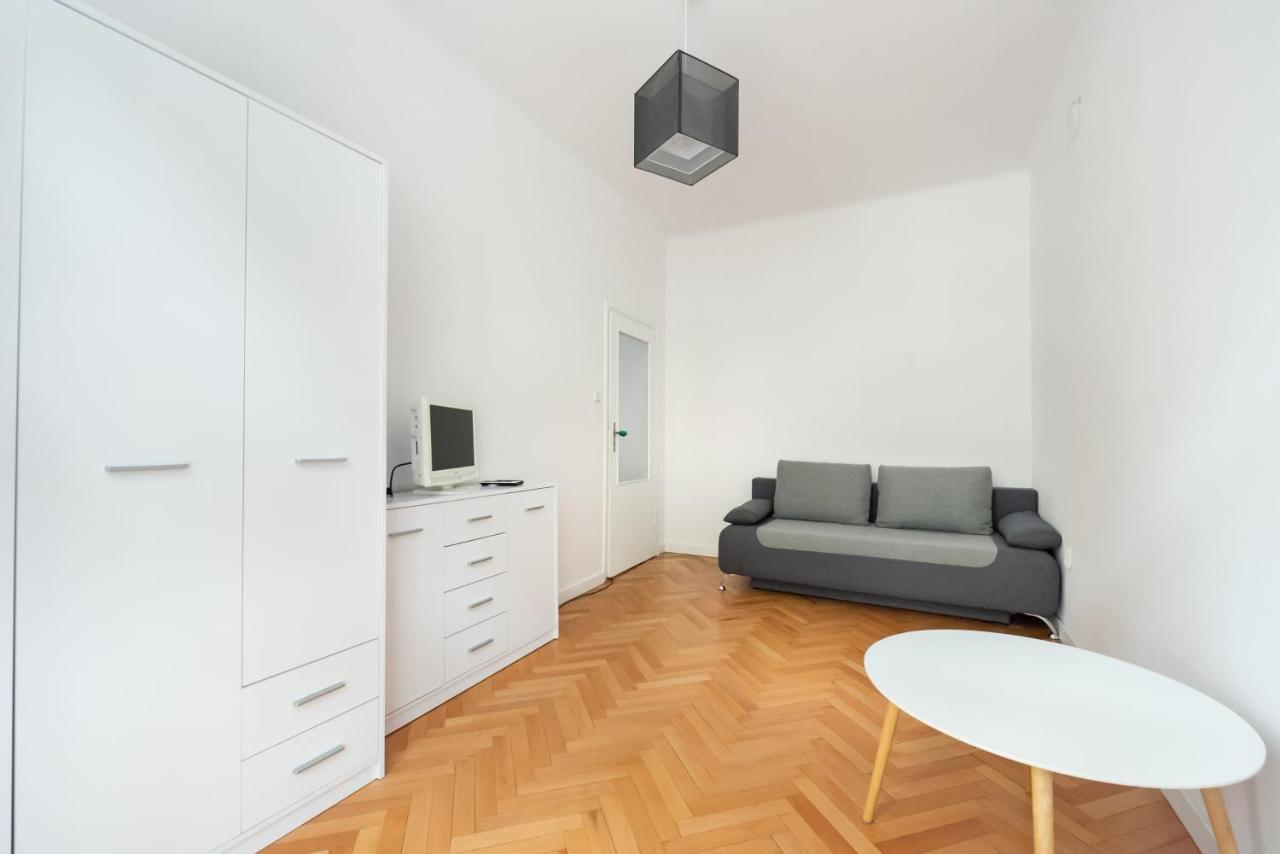 Plac Zbawiciela 3-bedroom Warsaw