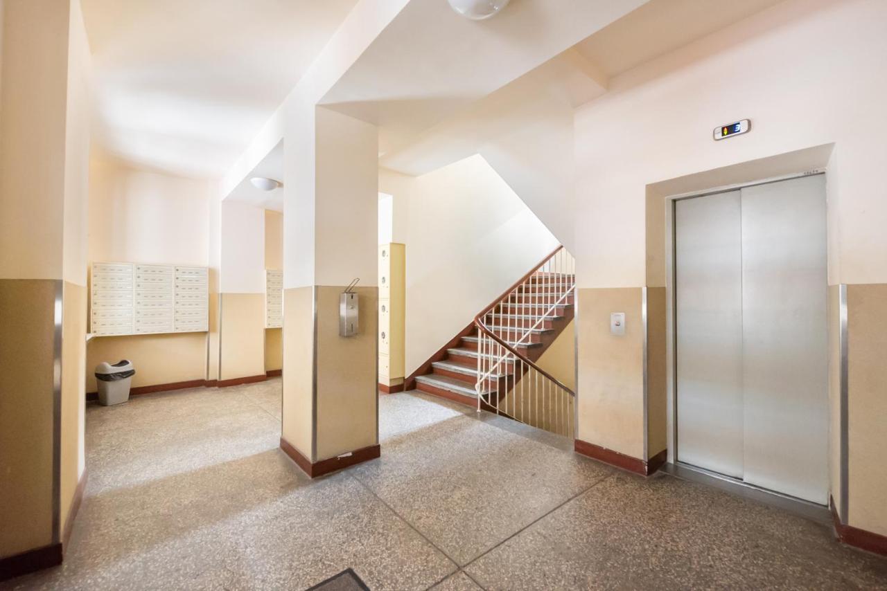 Apartment Plac Zbawiciela 3-bedroom